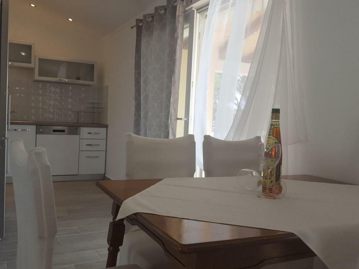 Apartmani Slavica ราบ ภายนอก รูปภาพ