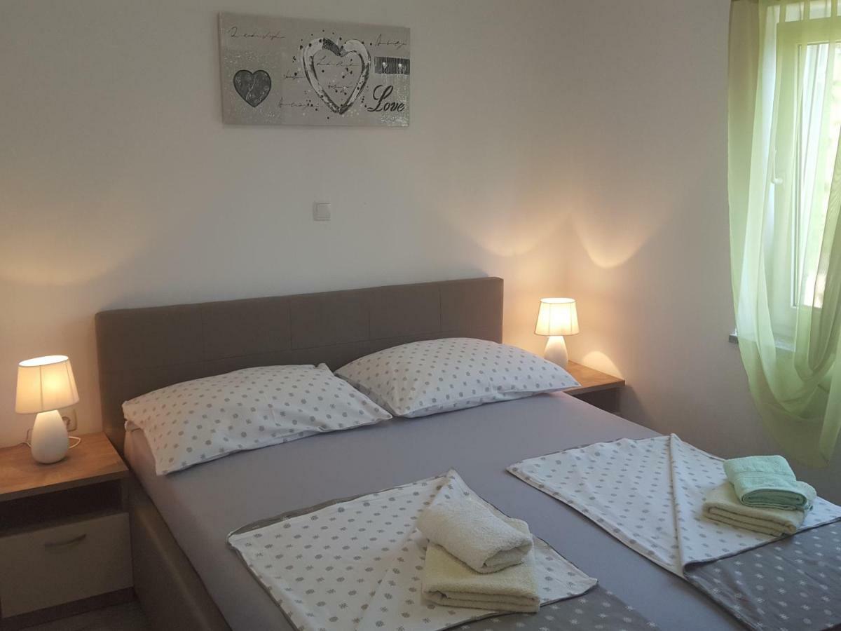 Apartmani Slavica ราบ ภายนอก รูปภาพ