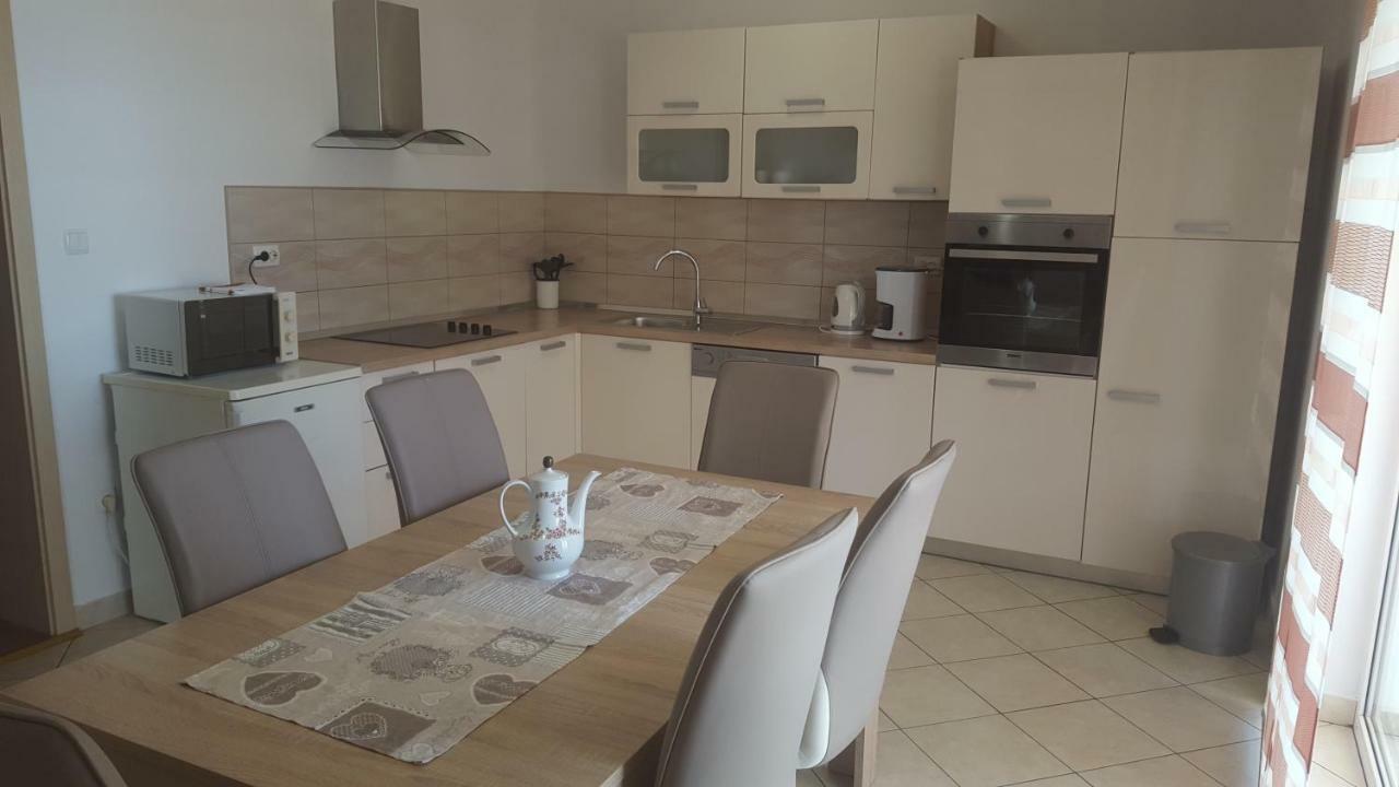 Apartmani Slavica ราบ ภายนอก รูปภาพ