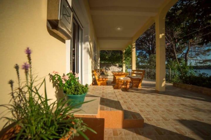 Apartmani Slavica ราบ ภายนอก รูปภาพ